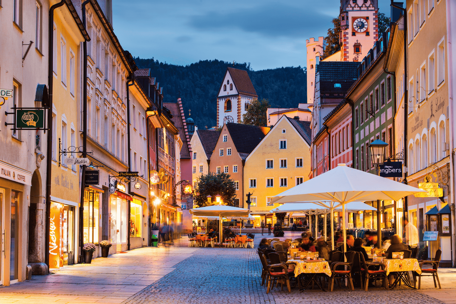 จัตุรัสเมืองเก่า Füssen ปลายทางใต้ของเส้นทาง