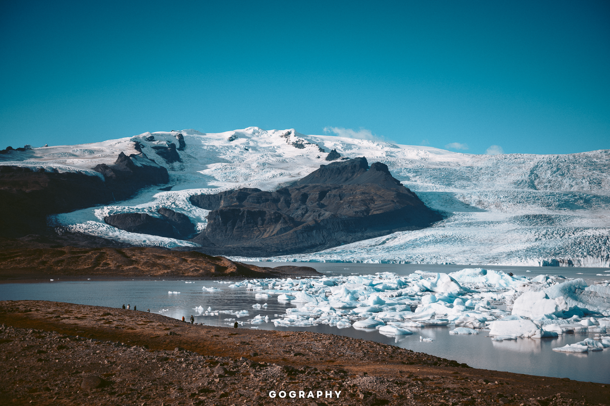 ลิ้นธารน้ำแข็งในไอซ์แลนด์กับทุ่งหินภูเขาไฟ