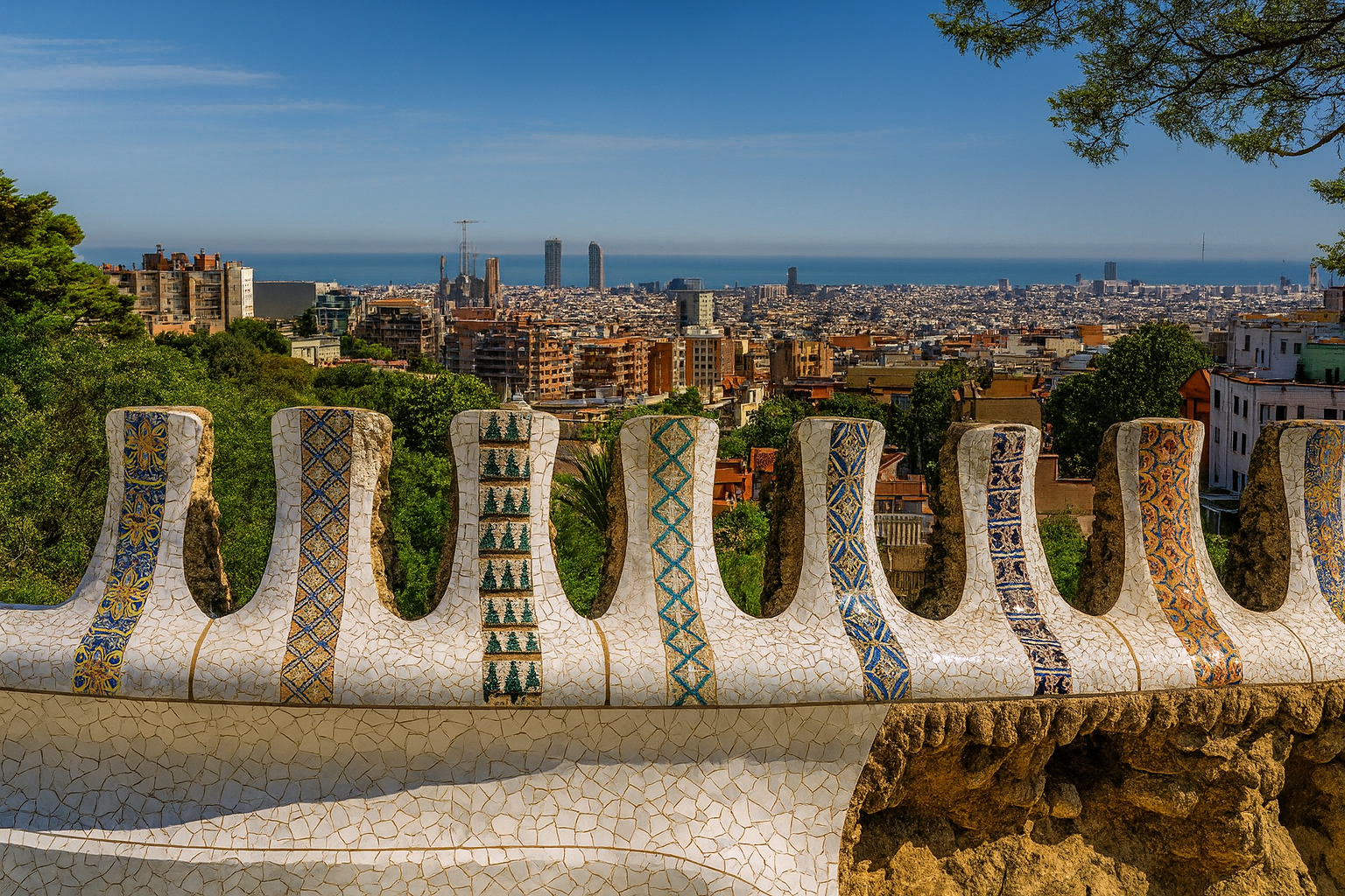 Park Güell ระเบียงโมเสก บาร์เซโลนา