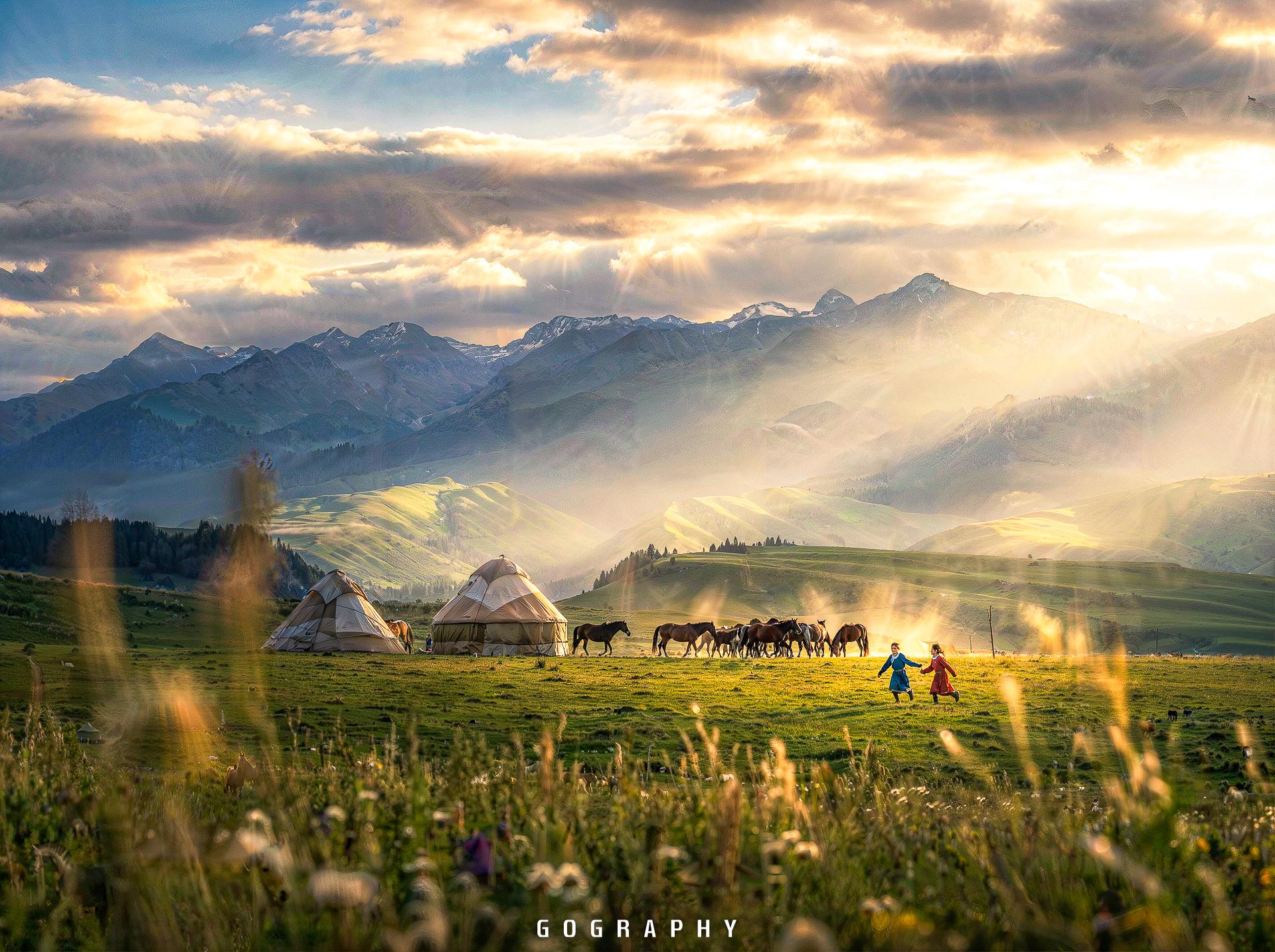 Xinjiang Grassland Scenic Journey